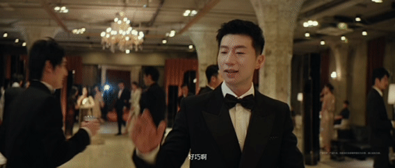 马龙晚会用笔颠球展现冠军控球力