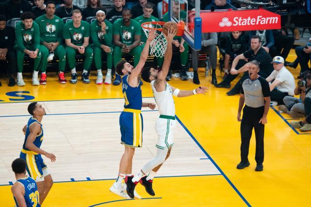 开云APP下载-【现场】上季总决赛再演 勇士主场金色翻腾力克劲敌