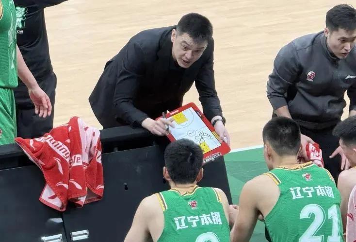 开云体育-CBA最帅的教练也下课了!辽宁男篮宣布杨鸣因个人身体原因辞职