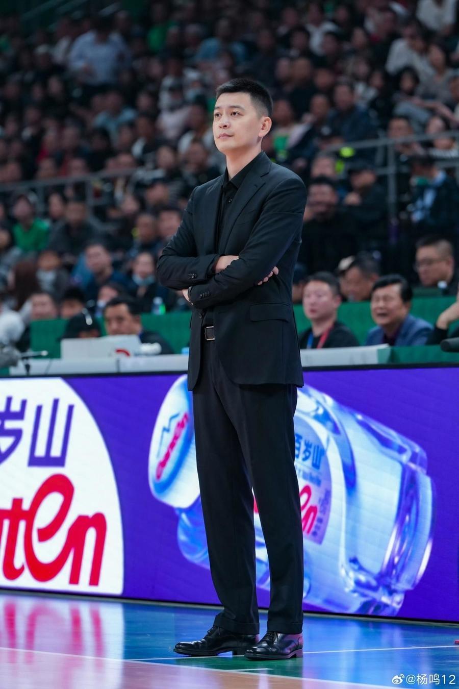 开云体育-CBA最帅的教练也下课了!辽宁男篮宣布杨鸣因个人身体原因辞职