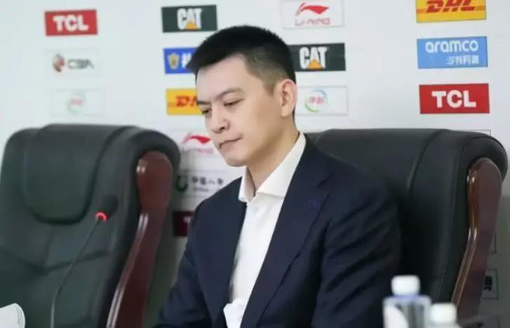 开云体育-CBA最帅的教练也下课了!辽宁男篮宣布杨鸣因个人身体原因辞职