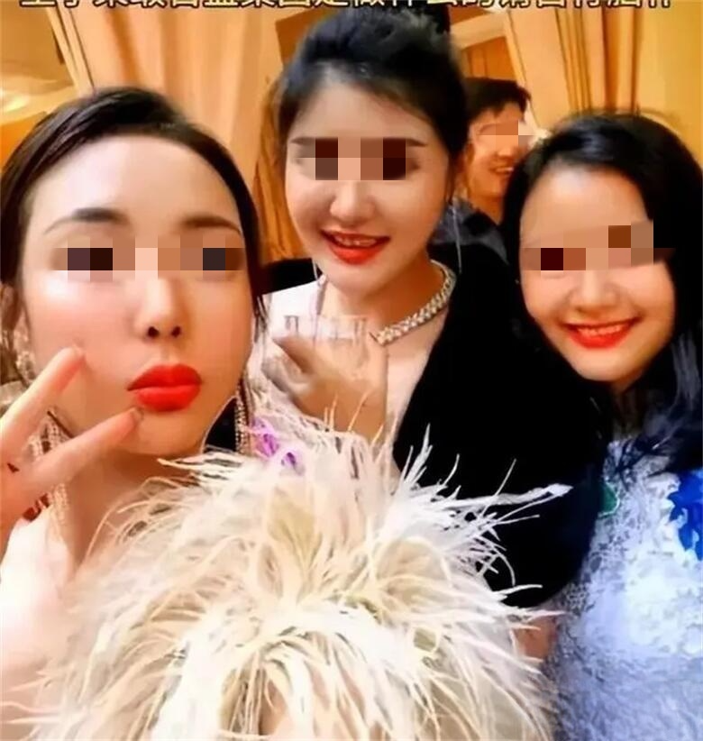 开云APP下载-回顾:缅北女魔头魏榕嗜好!经常“活剥驴耳”,3个闺蜜喜欢观刑
